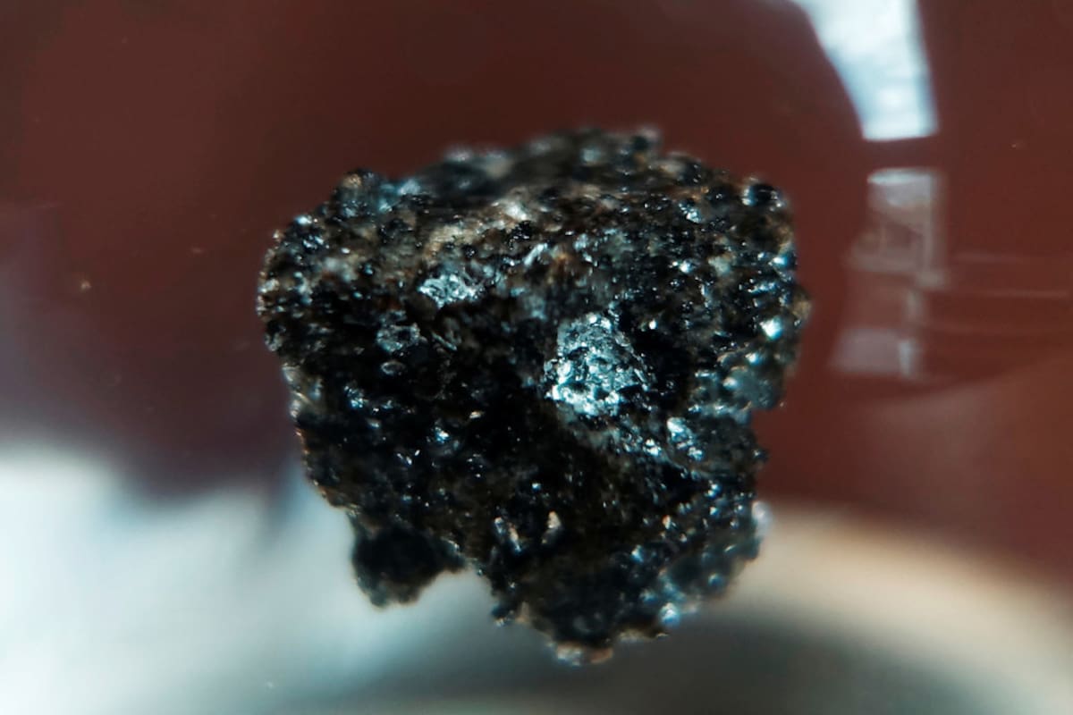 Devuelven una roca lunar traída por la misión Apolo 17 que estaba desaparecida