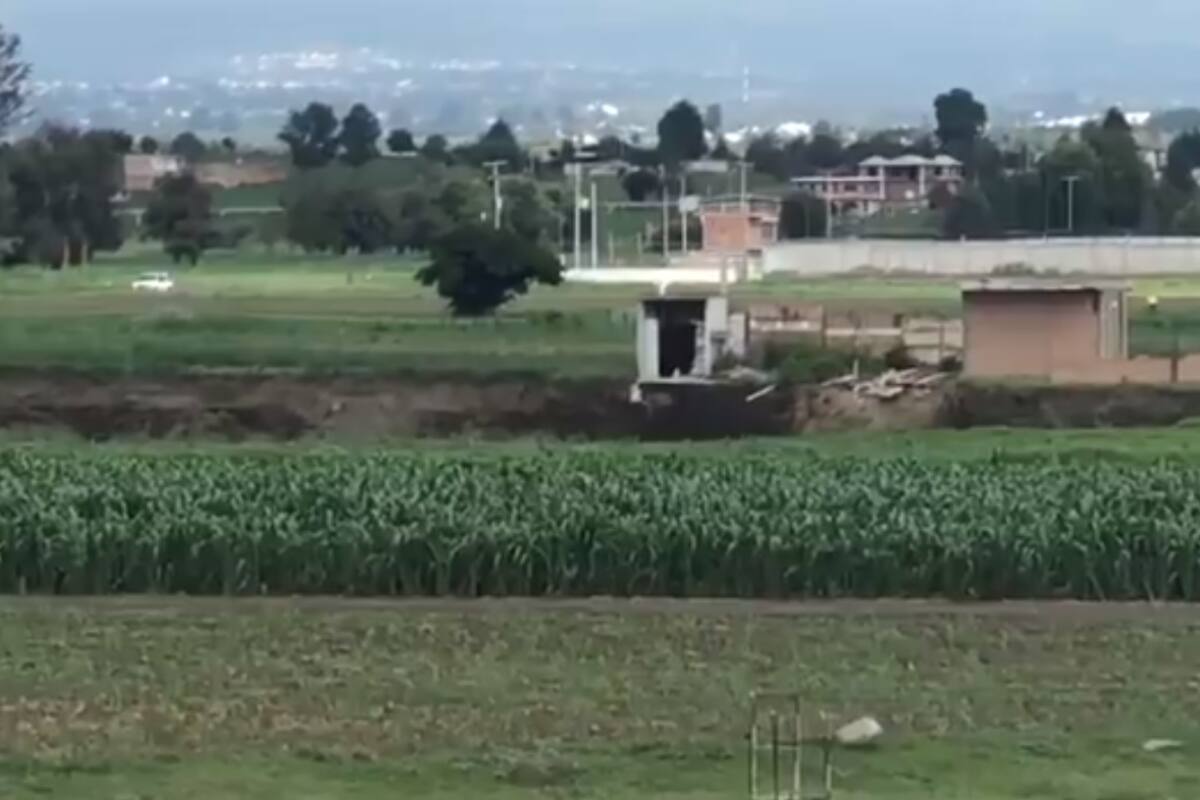 VIDEO: Socavón en Puebla sigue creciendo y termina por derrumbar casa