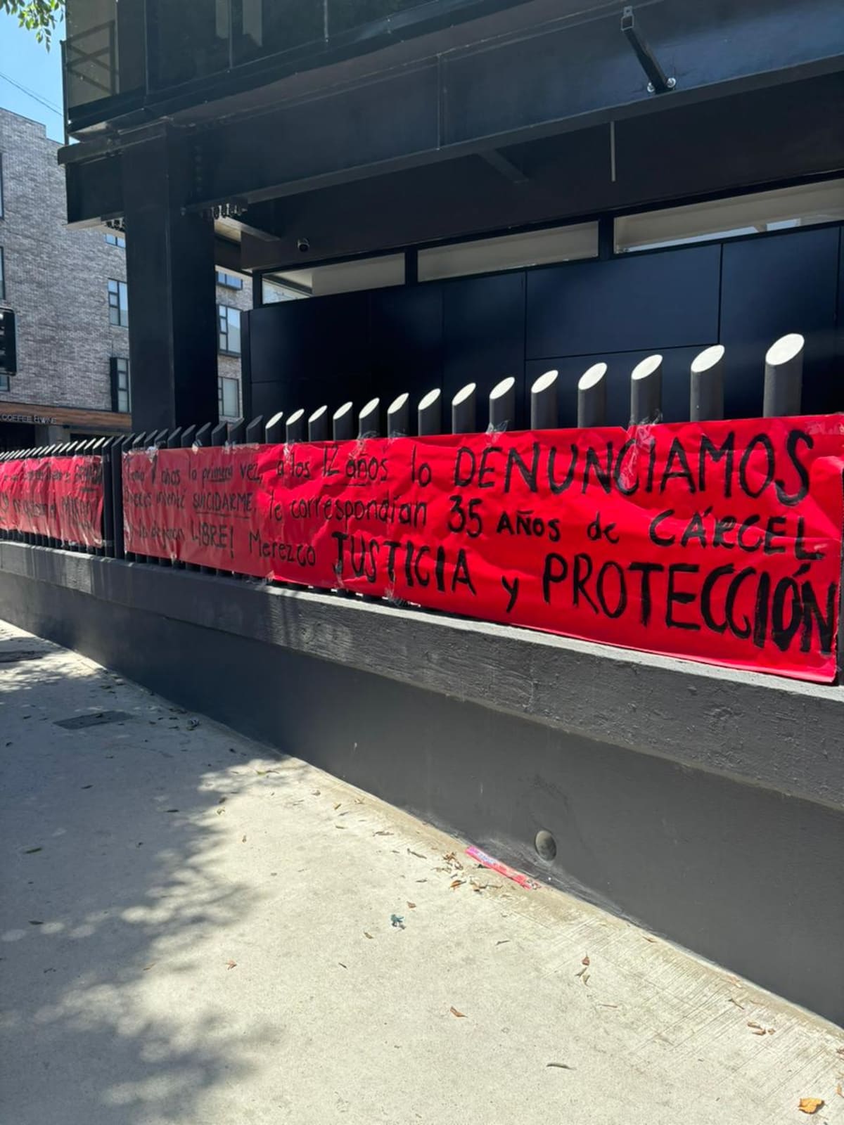 Durante la mañana del domingo se manifestaron a las afueras de la Fiscalía General del Estado