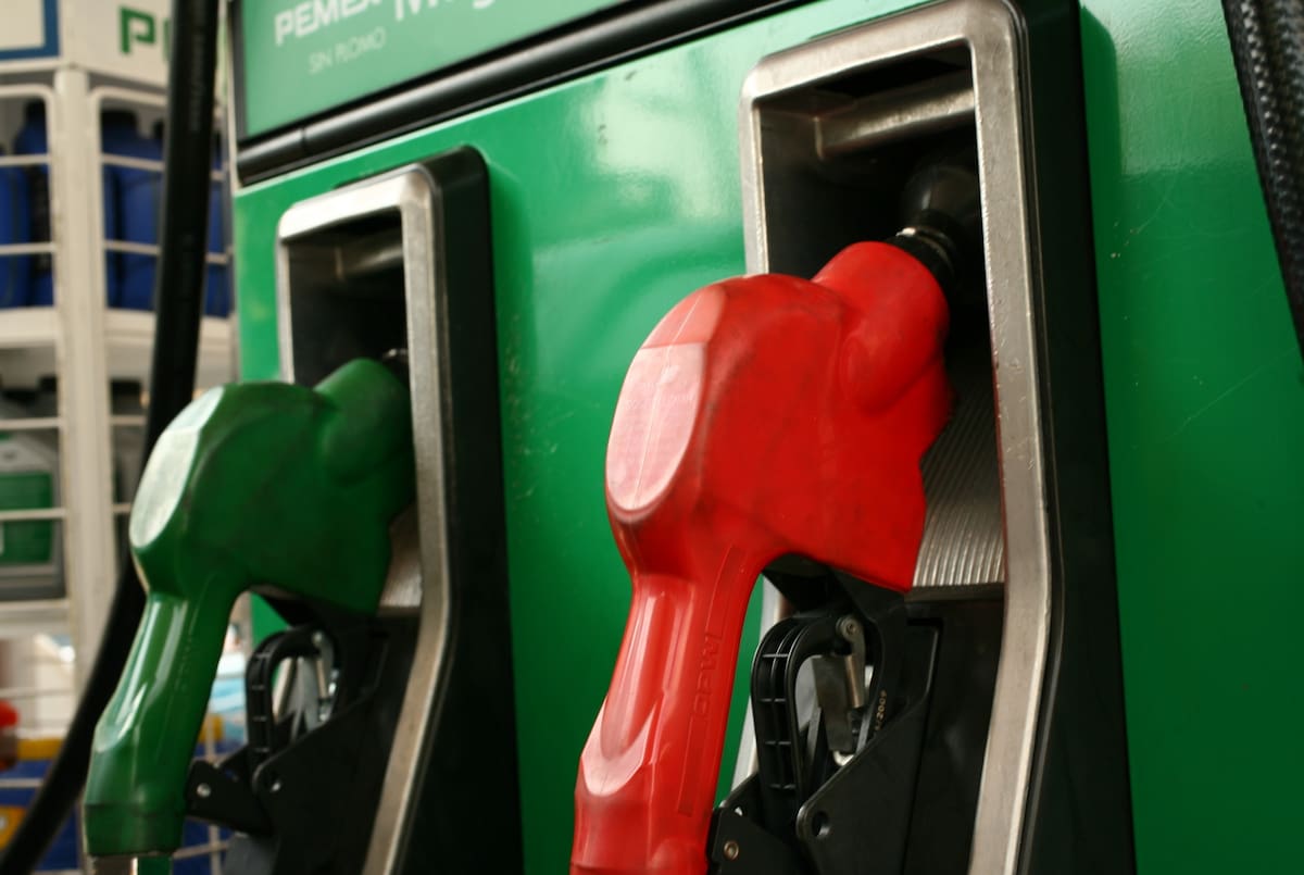 Mientras la gasolina se mantiene por estímulos, otros derivados del petróleo ya presentan incrementos. FOTO: BANCO DIGITAL