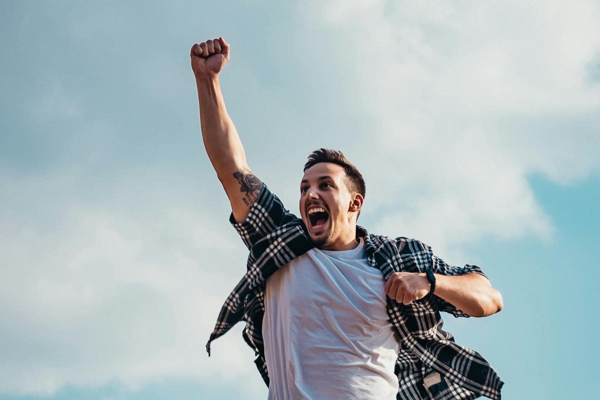 ¿Cuál es el origen y significado detrás de la expresión ‘viento en popa’?