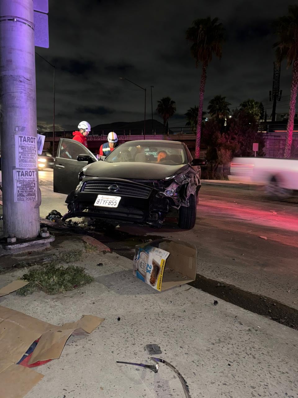 Un accidente entre dos vehículos en el bulevar Casablanca y Gato Bronco, en la colonia Ampliación Guaycura, dejó dos personas con heridas leves. Foto: Cortesía