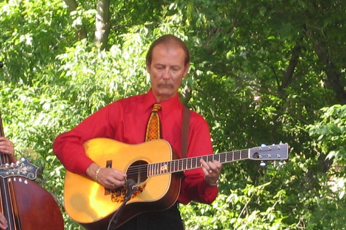 Fallece el guitarrista maestro de bluegrass Tony Rice