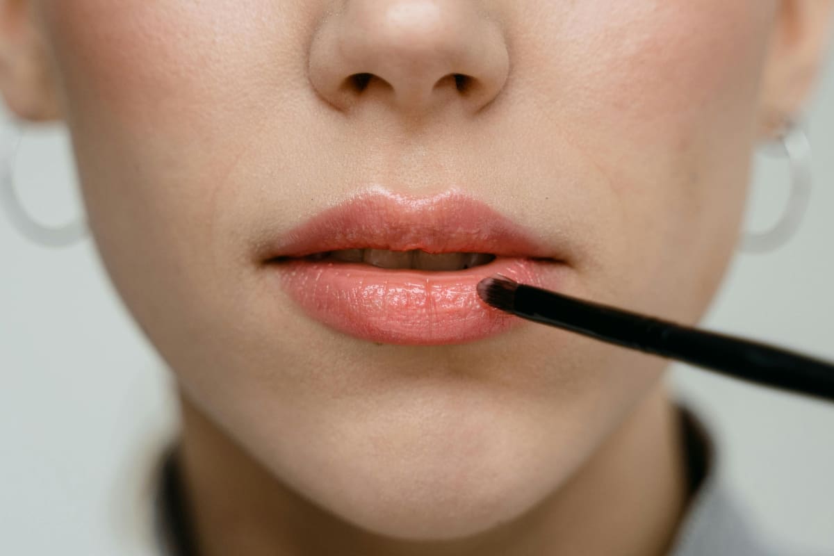¿Labios partidos? Guía sencilla para mantenerlos suaves e hidratados