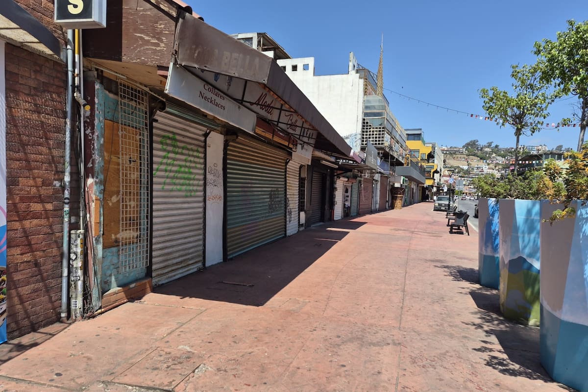 Cierran alrededor de 30 negocios en la zona turística de Ensenada