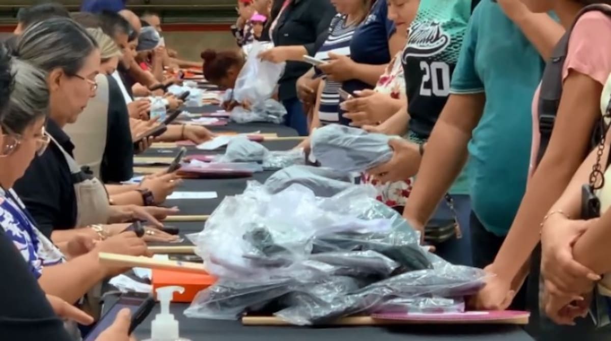 Entregarán en Cajeme 54 mil uniformes de educación básica | Foto: Cortesía