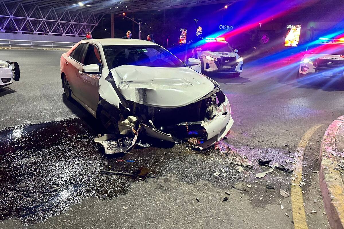 Joven automovilista choca en parte baja del “Puente Pando”