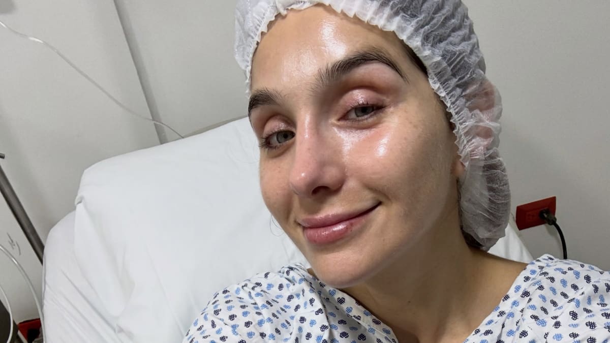 Marcela Mistral es sometida a cirugía de seis horas por complicaciones con sus implantes mamarios; revela que uno estaba roto
