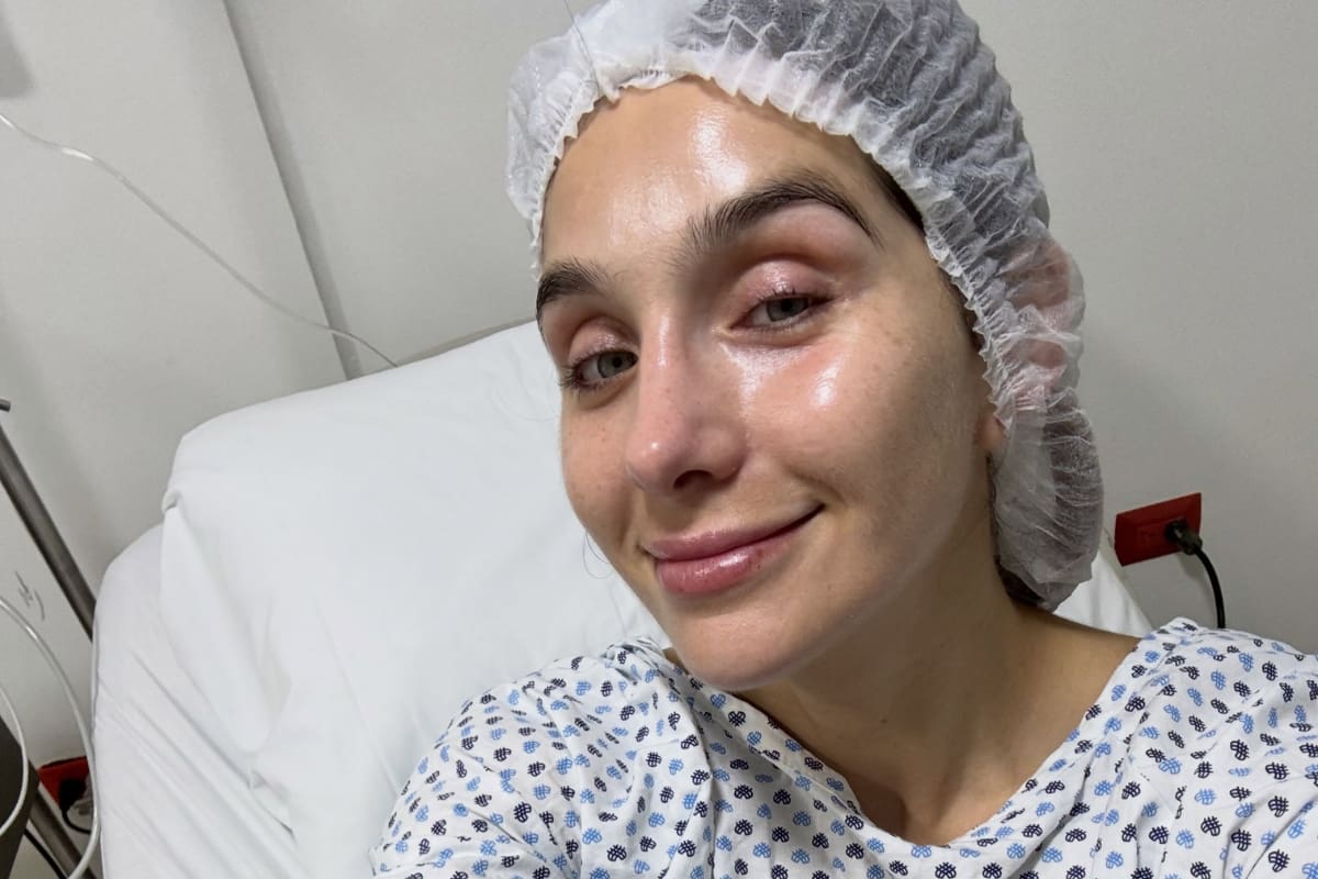 Marcela Mistral es sometida a cirugía de seis horas por complicaciones con sus implantes mamarios; revela que uno estaba roto