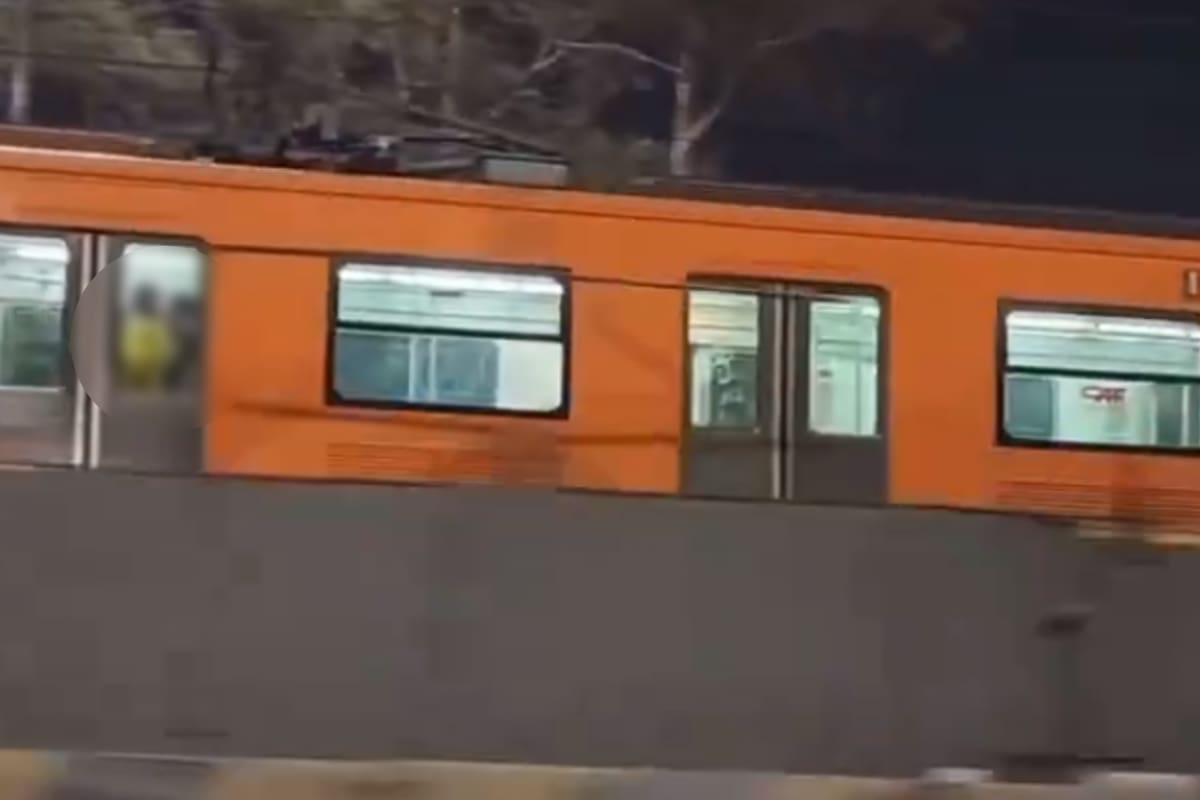 Pareja es captada en video teniendo relaciones sexuales en el metro de la CDMX