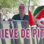 Tras tres años sin empleo, Ana vende nieve de pitaya para sacar adelante a sus hijos en Hermosillo