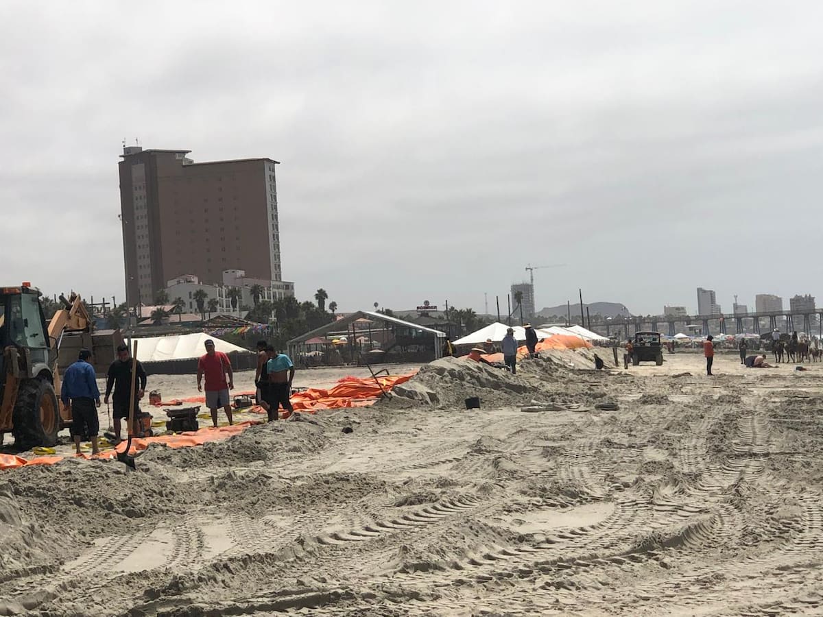 Aún restan algunos días para que la playa luzca igual que antes del evento reguetonero.