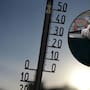 Bomberos de Hermosillo advierten sobre riesgos de dejar menores y mascotas en vehículos durante el calor