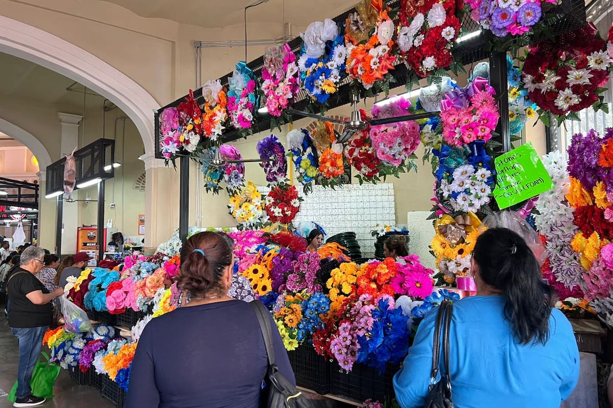 Locatarios del Centro denuncian caída en ventas por Día de Muertos tras reubicación al interior del Mercado Municipal No. 1