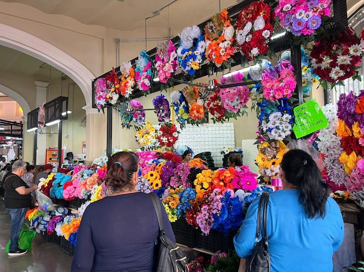 Locatarios del Centro denuncian caída en ventas por Día de Muertos tras reubicación al interior del Mercado Municipal No. 1