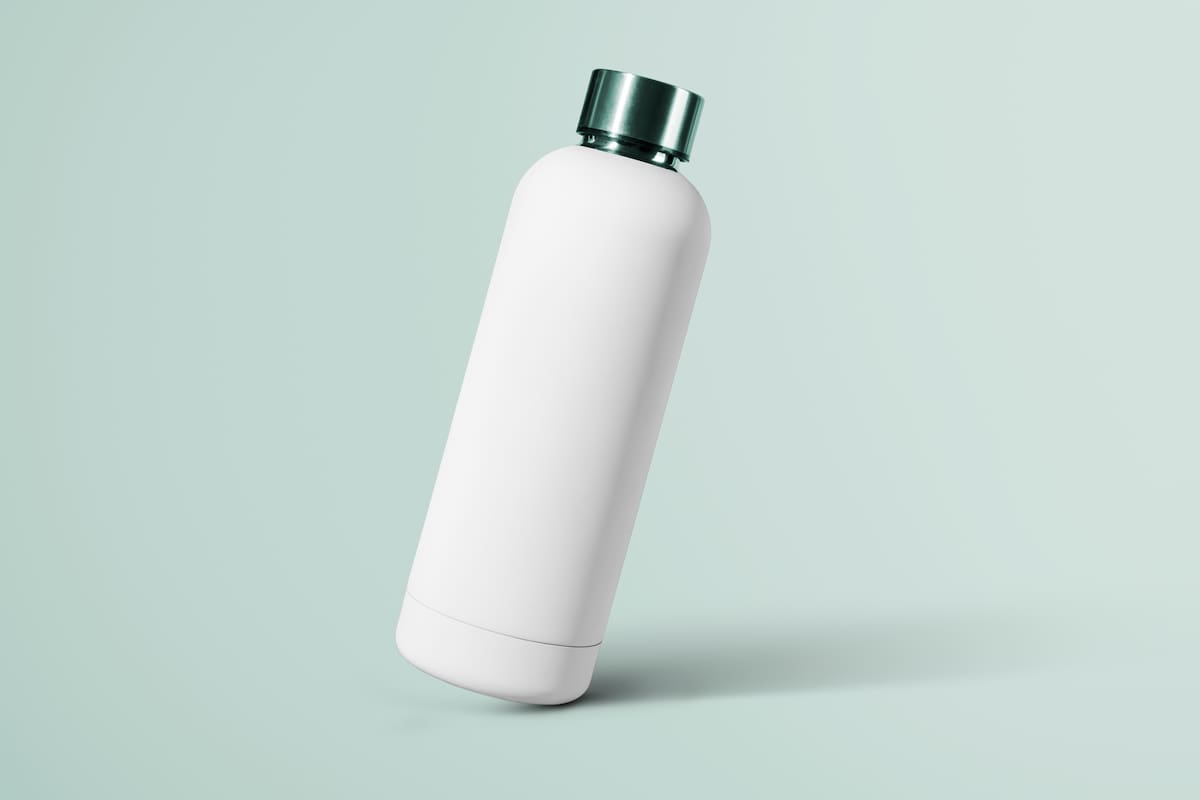 ¿Qué pasa si no lavas tu termo de agua? Las bacterias que podrían poner en riesgo tu salud
