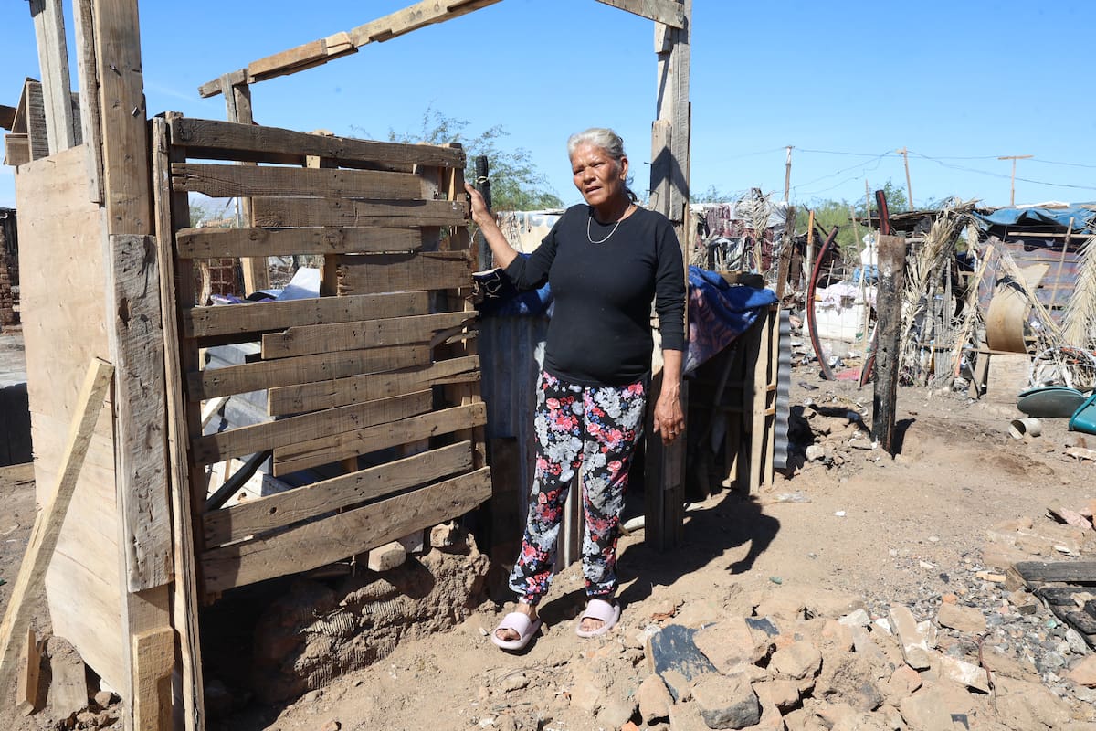 Margarita lo perdió todo al incendiarse su hogar en la Guayacán y ahora necesita ayuda: solicita donativos de material de construcción, ropa y un colchón para dejar de dormir en el suelo. Foto: GH