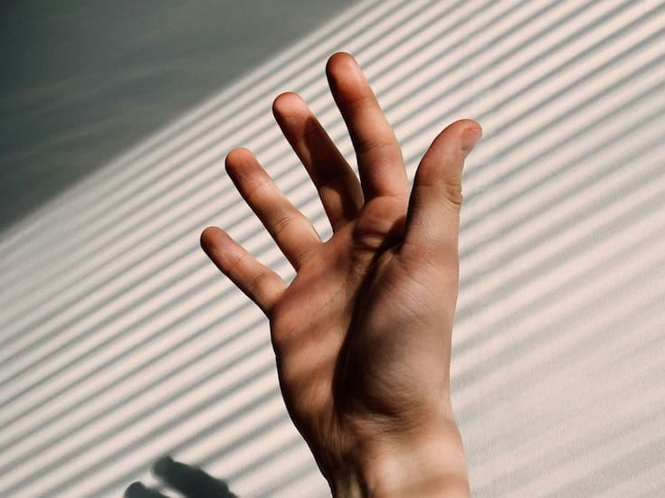 Si se te duermen las manos con frecuencia, este podría ser el motivo médico