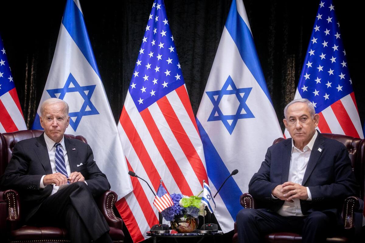 Foto de archivo del presidente de EE.UU. Joe Biden (i) junto al primer ministro israelí Benjamin Netanyahu (d). EFE/EPA/MIRIAM ALSTER / POOL