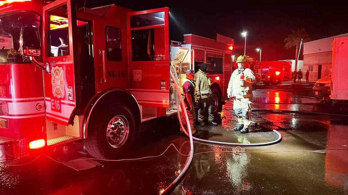 Para sofocar el incendio se requirió un equipo de 15 bomberos.