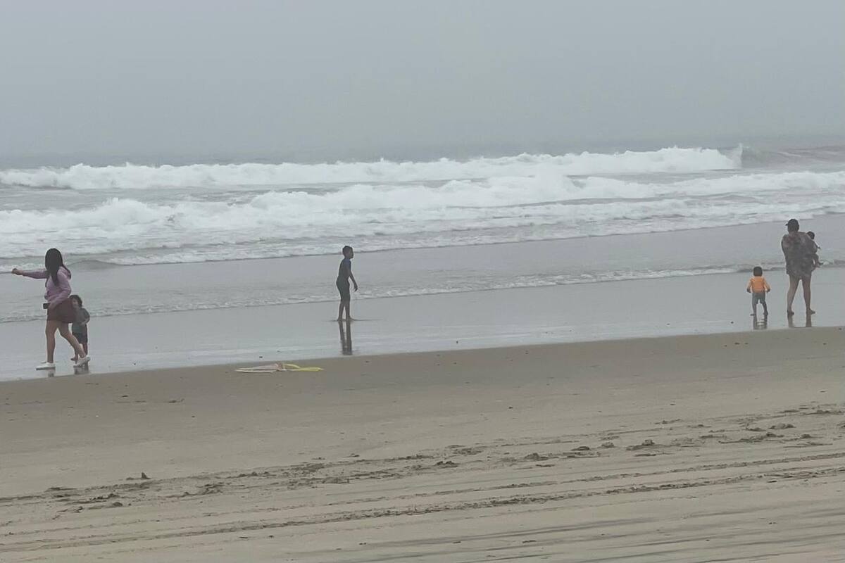 Playa contaminada de Rosarito no cuenta con letreros de advertencia para bañistas