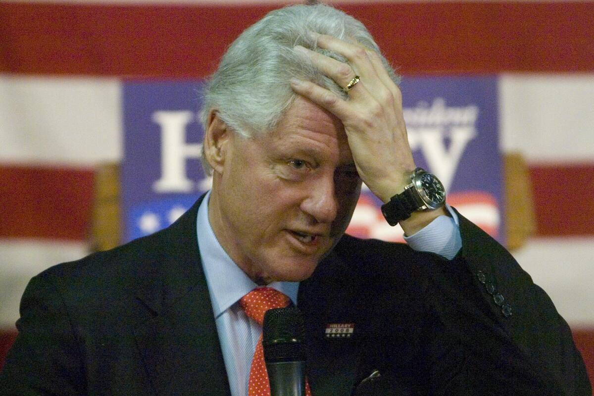 Bill Clinton justifica escándalo con Lewinsky por "ansiedad laboral"