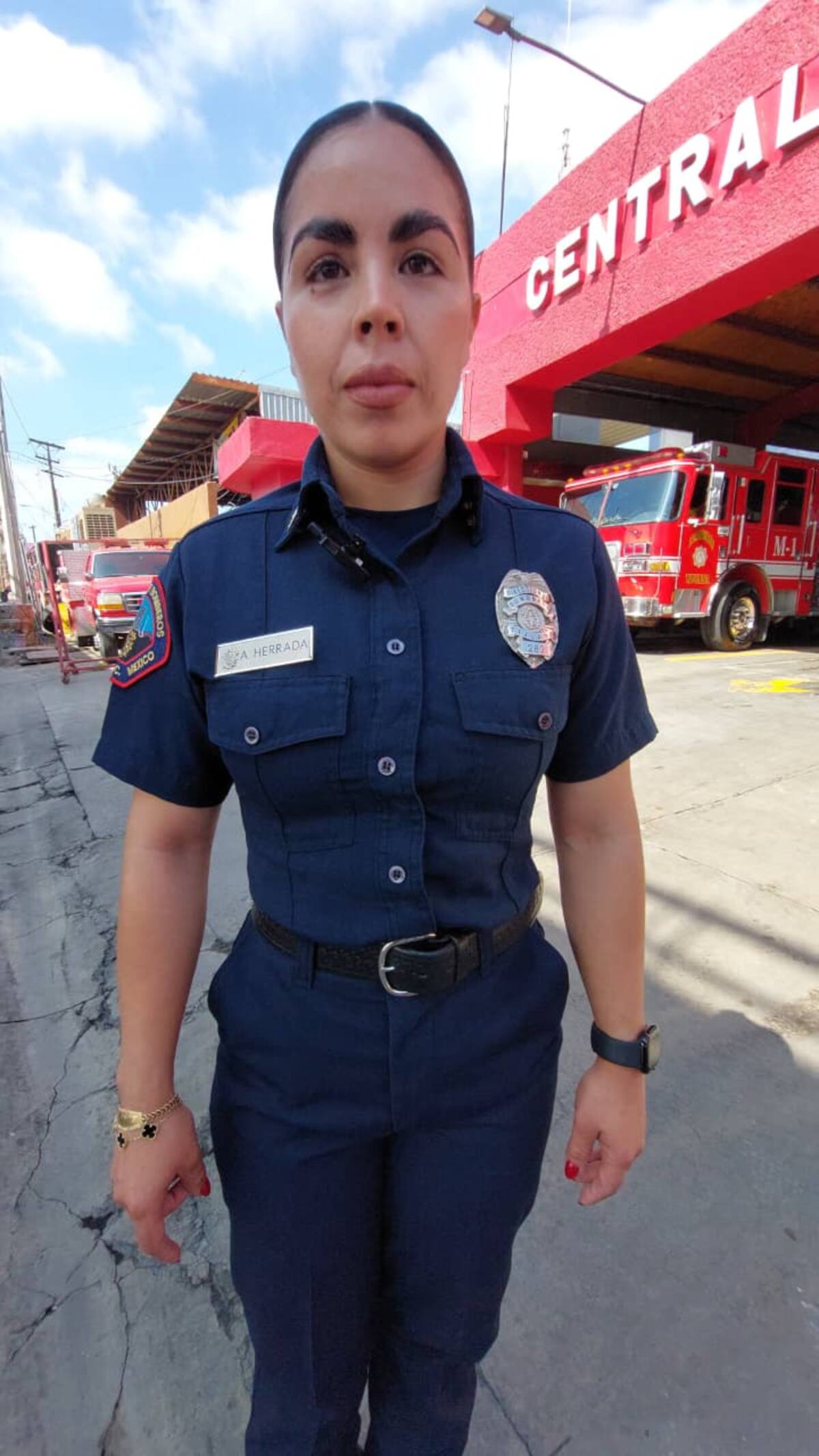 En el marco del Día Internacional de la Mujer, la paramédica y pitonera compartió su experiencia en la Dirección de Bomberos, donde define planes de acción para atender emergencias. Foto: KHENNIA REYES