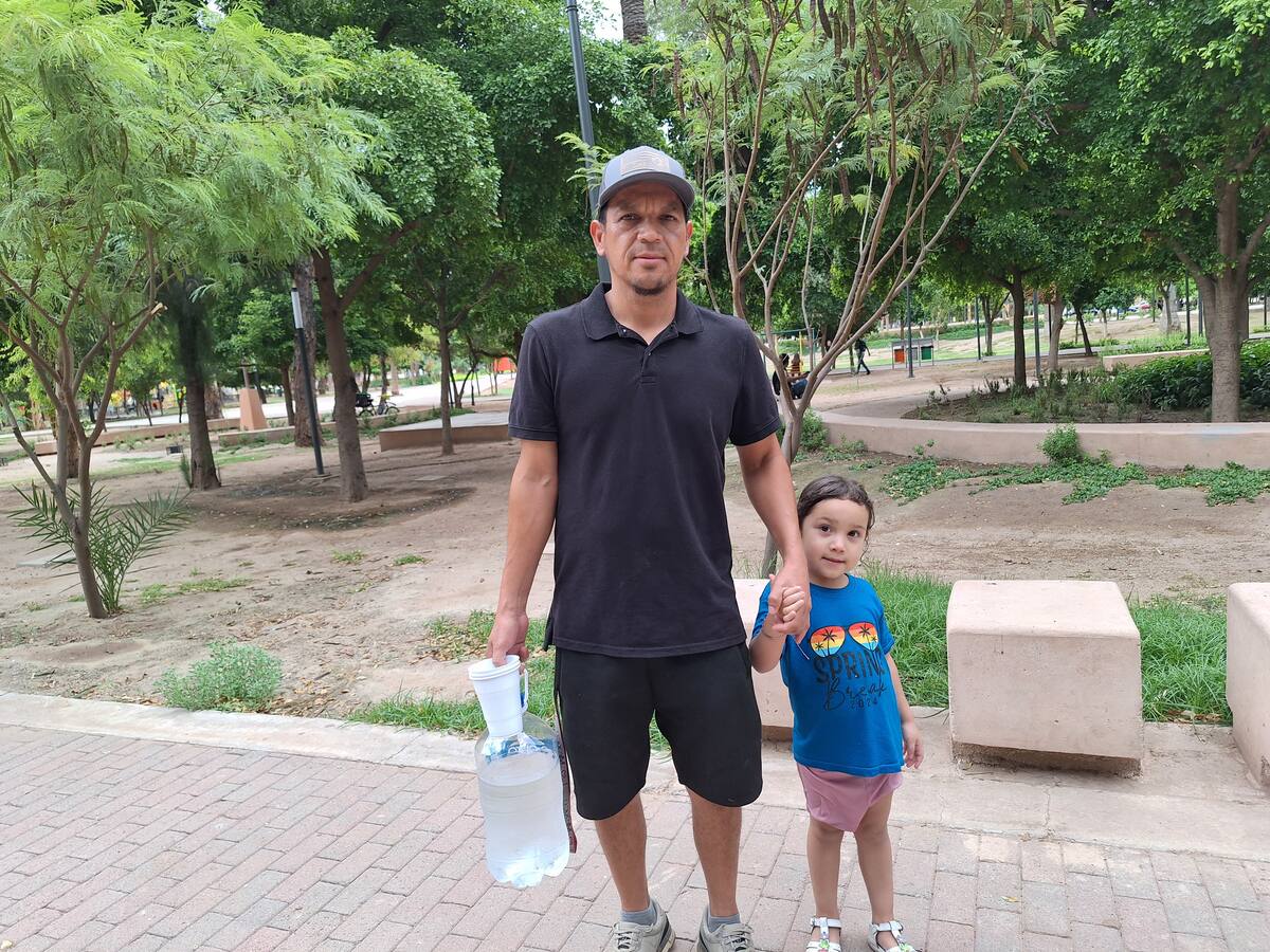 Juan González considera que hacen falta más lugares de esparcimiento, como el Parque Madero. FOTO: LEONOR HERNÁNDEZ