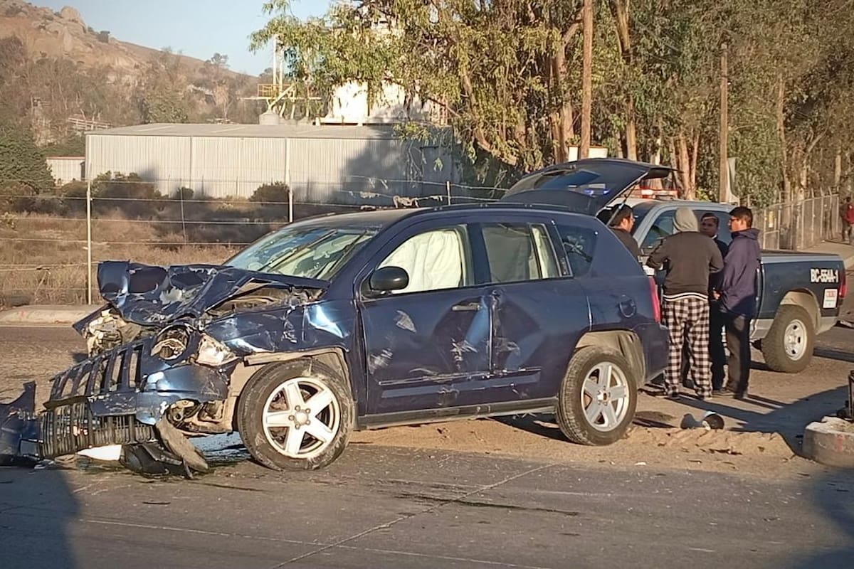 Registran volcadura en bulevar 2000