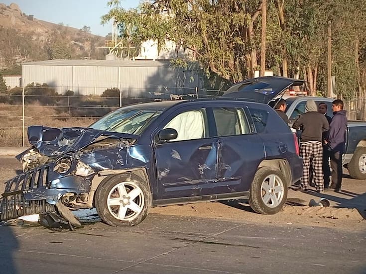 Registran volcadura en bulevar 2000
