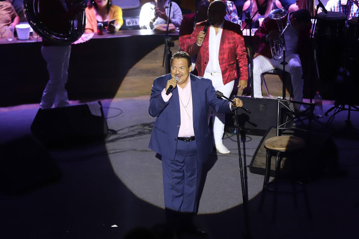 Lorenzo, Julio y el Coyote deleitaron con canto en el palenque