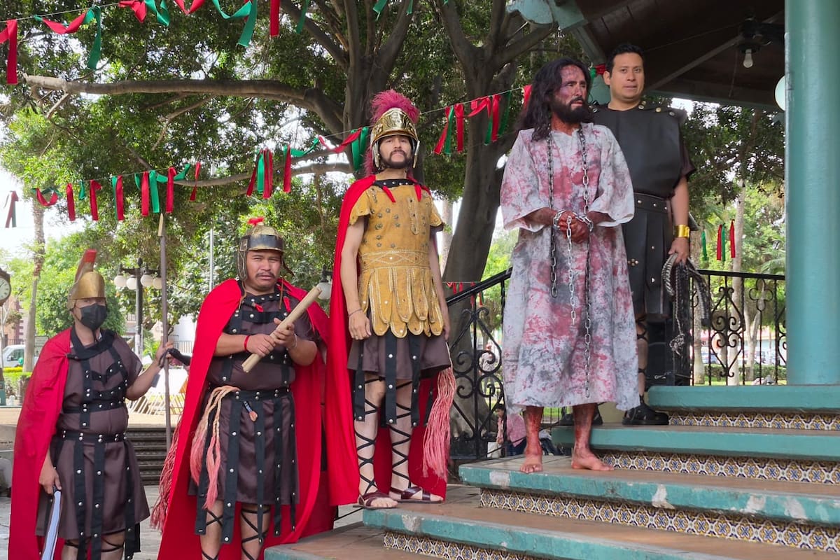 Conmueve viacrucis de Jesucristo