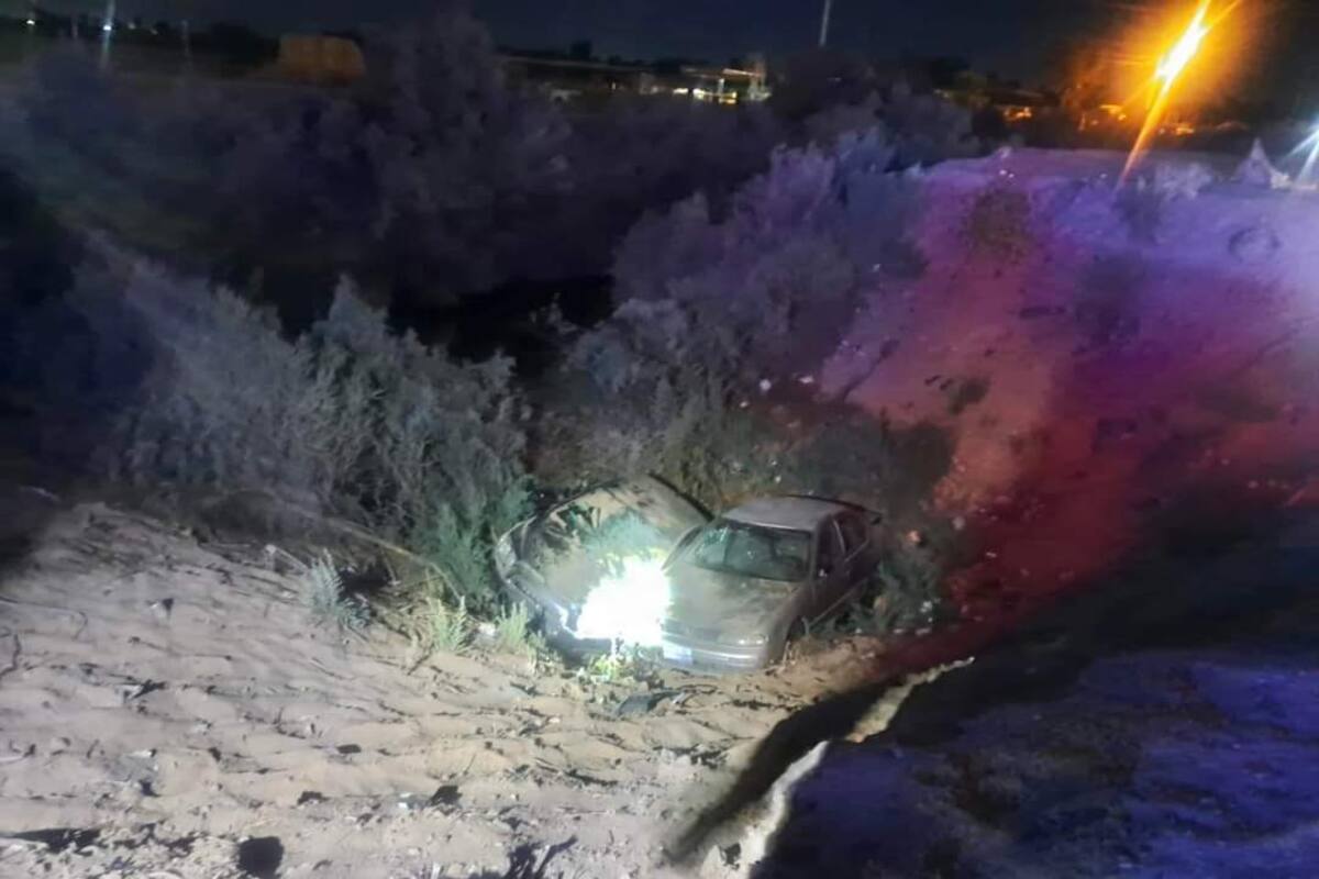 Accidente en Islas Agrarias deja dos vehículos dentro de un dren