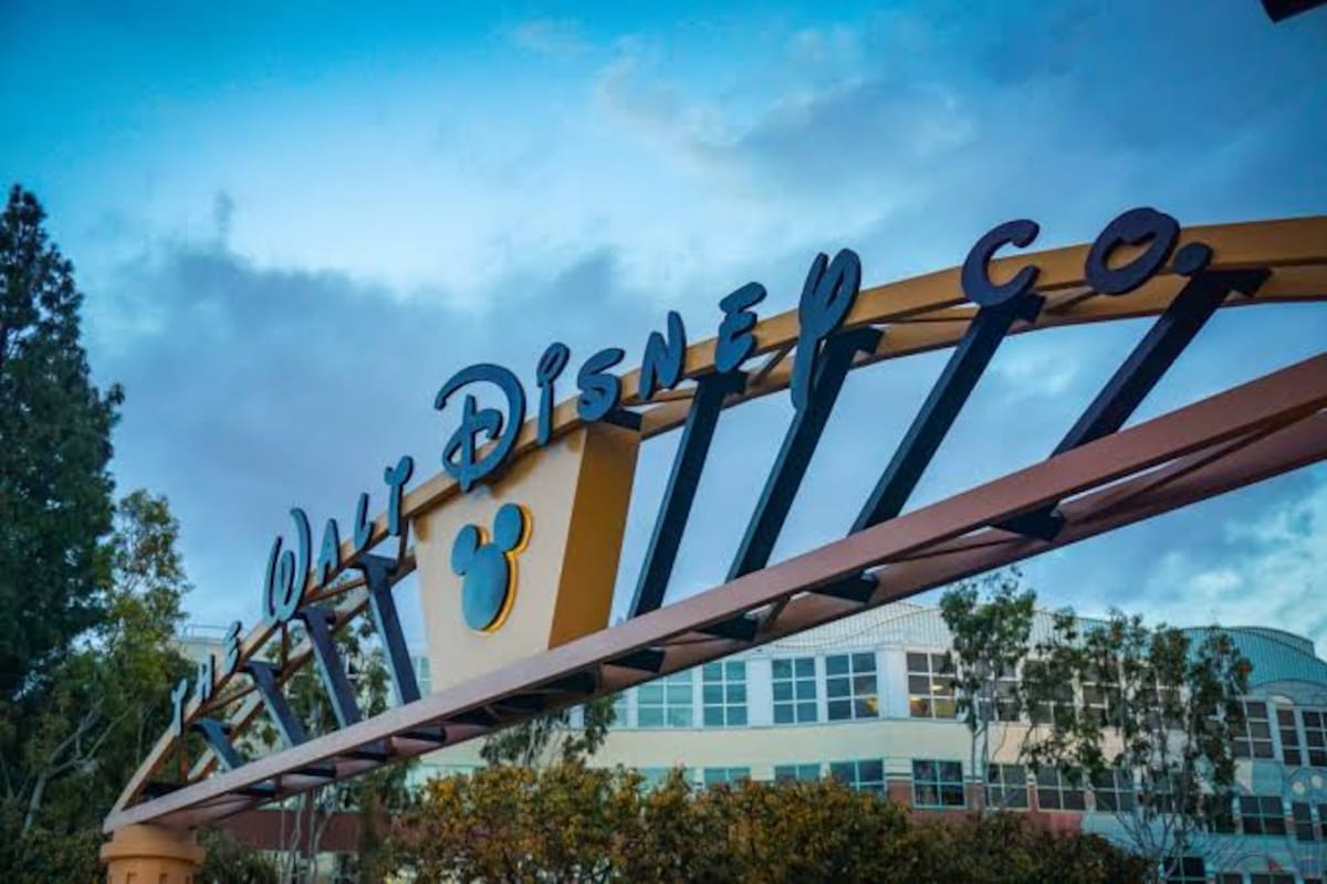Disney despide a casi 300 trabajadores y ofrece retiros anticipados a ejecutivos en nueva ola de recortes