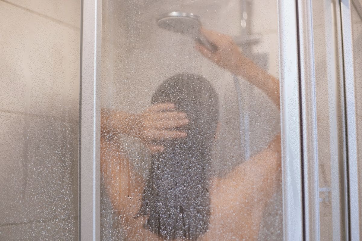 ¿Es bueno o malo bañarse con agua caliente? La UNAM aclara mitos y realidades