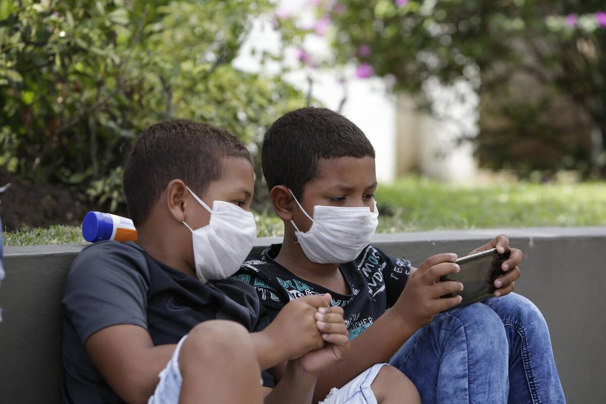 Descartan daños en uso de cubrebocas en niños