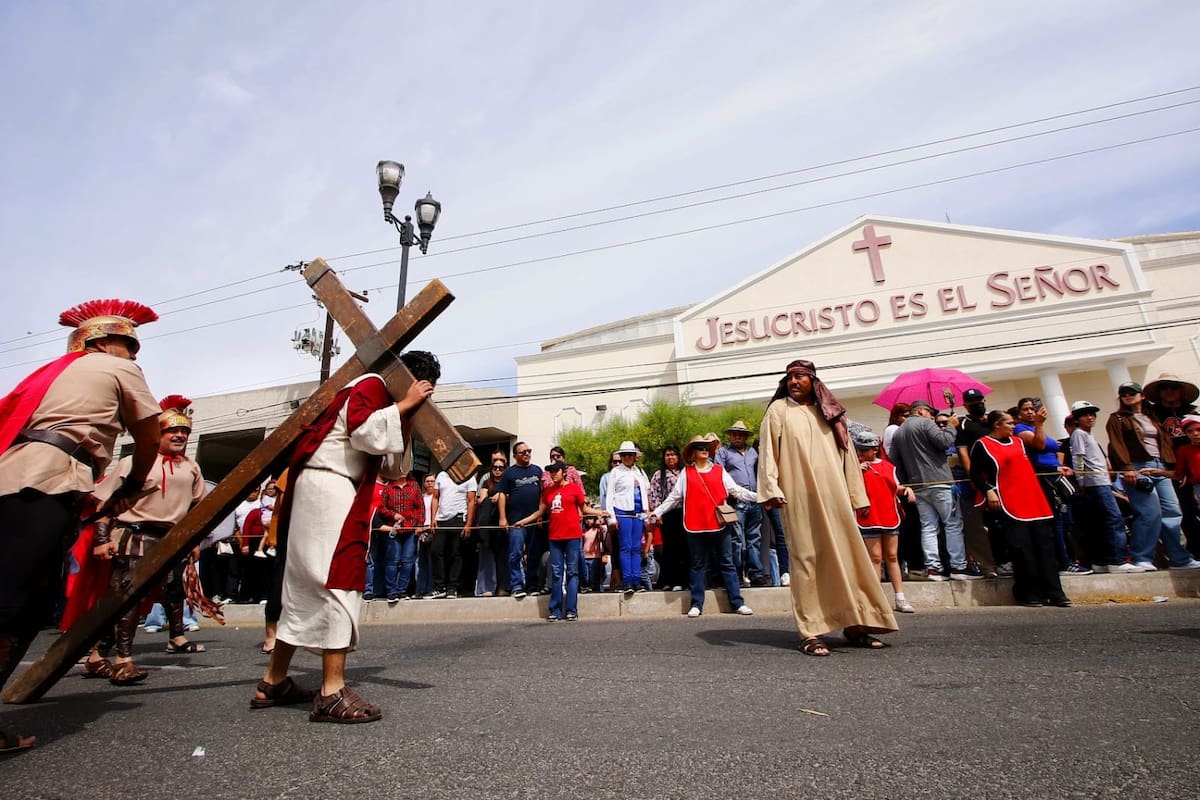 Semana Santa, playa y Viacrucis; la semana en fotos