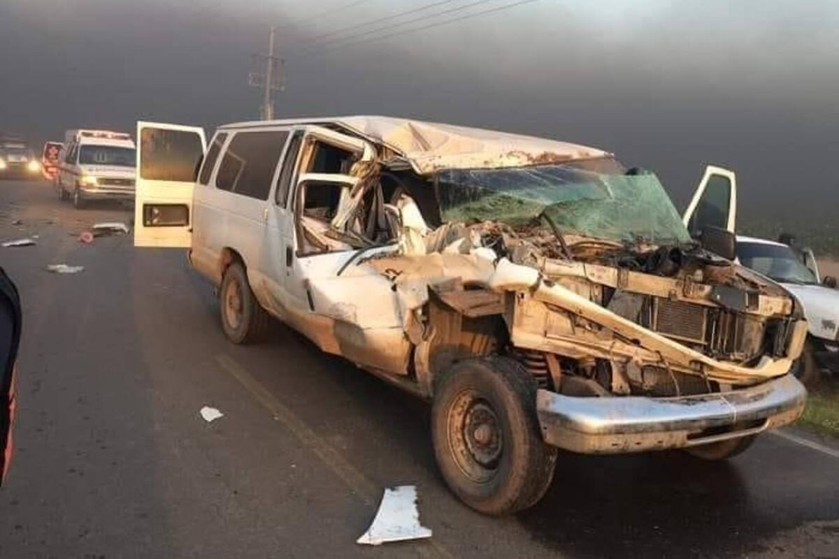 Hay 4 lesionados al chocar transporte agrícola "pirata"