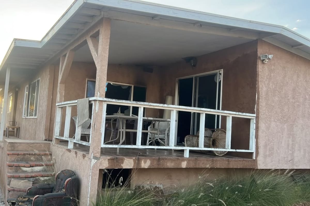 Mujer resulta con quemaduras graves tras incendio en vivienda de El Pescador en Rosarito