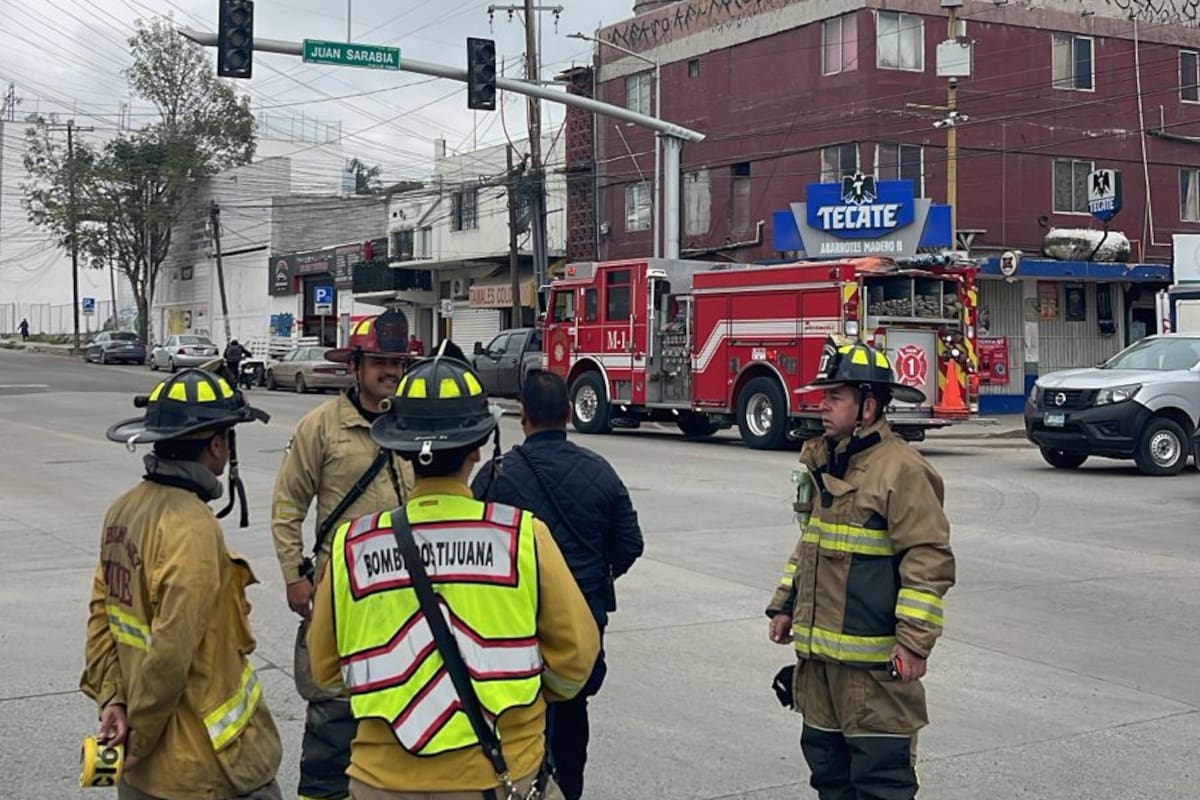 Explosión en alcantarillas de zona centro deja a una persona con crisis nerviosa y cortes de luz