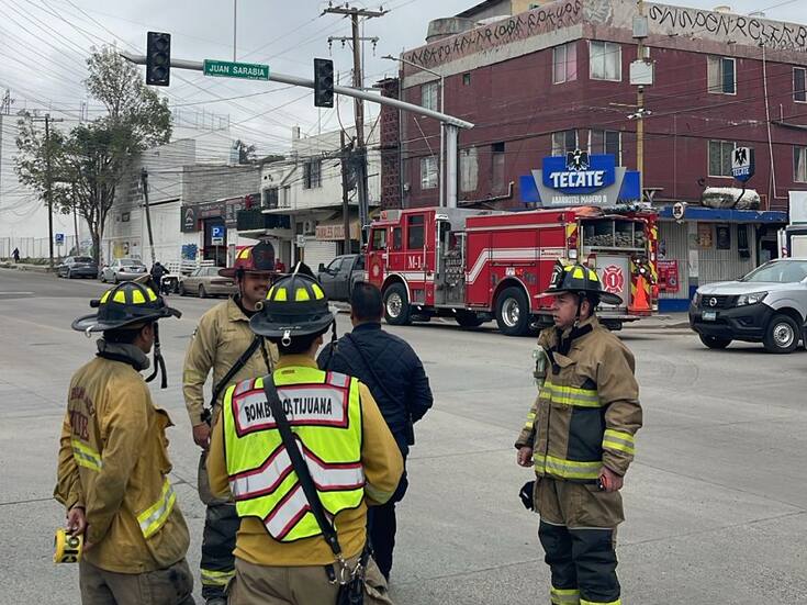 Explosión en alcantarillas de zona centro deja a una persona con crisis nerviosa y cortes de luz