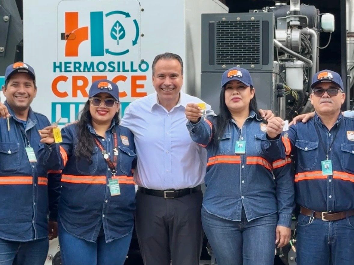 El alcalde Antonio Astiazarán durante la entrega de cinco nuevas barredoras para Servicios Públicos Municipales en Hermosillo. FOTO: ESPECIAL