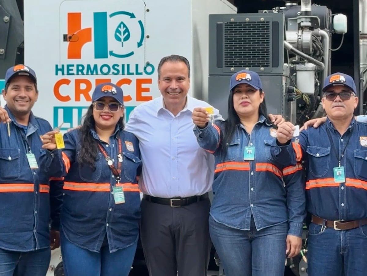 El alcalde Antonio Astiazarán durante la entrega de cinco nuevas barredoras para Servicios Públicos Municipales en Hermosillo. FOTO: ESPECIAL