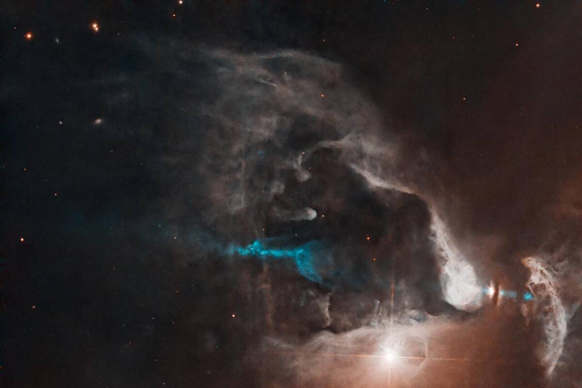 Una estrella proyecta espectáculo de luz cósmica captado por Hubble