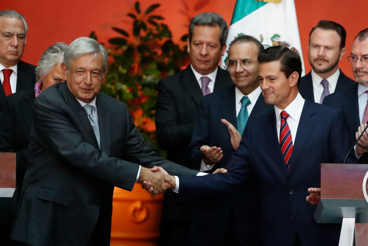 Fotografía del presidente Andrés Manuel López Obrador y Enrique Peña Nieto.