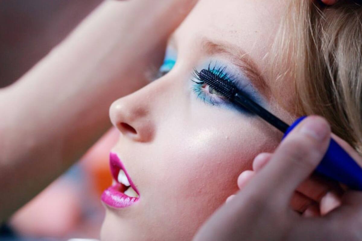 Prueba este maquillaje fácil para Navidad