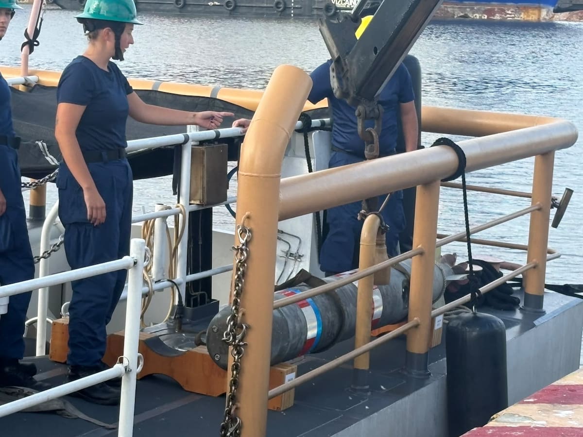 La Marina recuperó un torpedo de prácticas de la Armada de EU frente a las costas de Ensenada. Foto: Cortesía