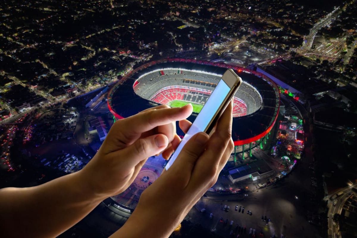 Más de 10 mil celulares han sido reportados como robados durante partidos y festejos del Mundial en CDMX, Guadalajara y Monterrey; la capital concentra la mayoría de los casos y Reino Unido ya alertó a sus aficionados por el aumento de estos delitos