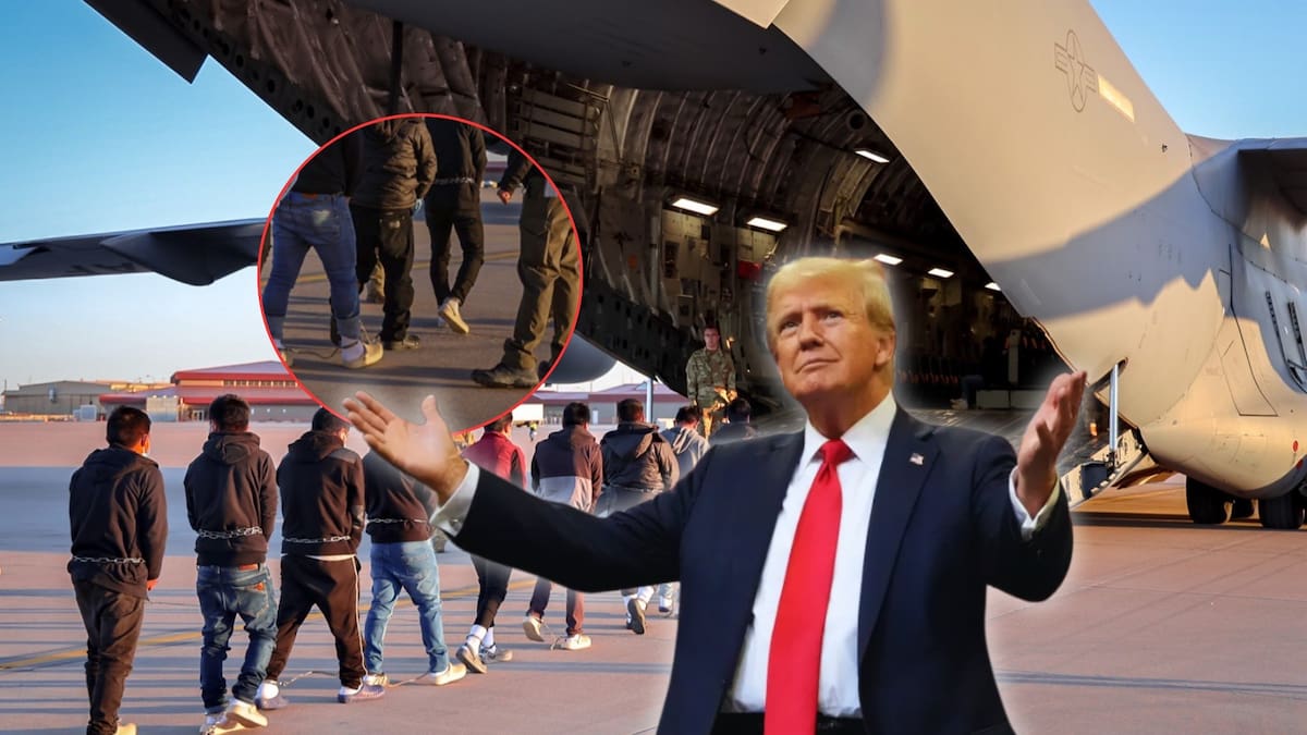 Casa Blanca comparte imágenes de migrantes siendo deportados vía aérea, encadenados de pies y manos. Foto: Especial (X/@PressSec y AP)