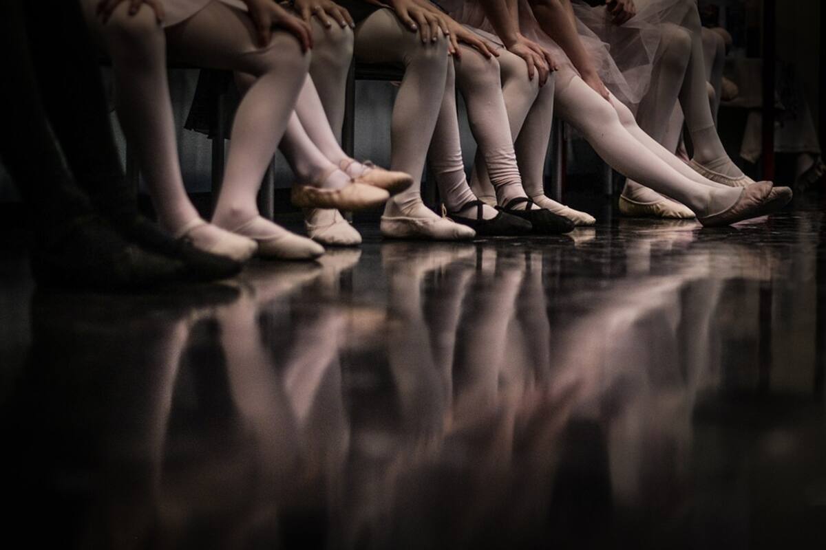 Jóvenes mexicanas denuncian abusos por parte de reconocido profesor de danza